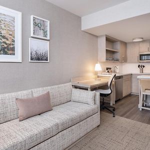 One-Bedroom King Suite